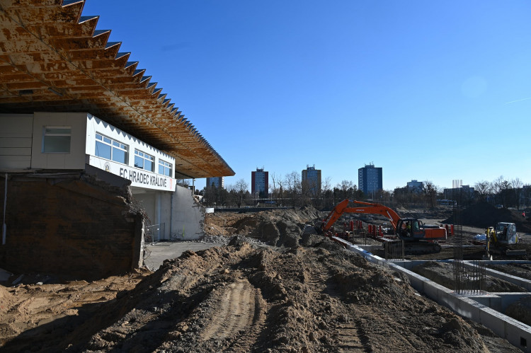 GALERIE: Stavba nového fotbalového stadionu v Hradci Králové
