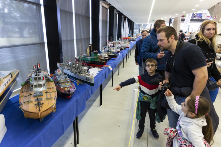 Olomouckou Floru zaplavily modely lodí, vláčků, letadel i stavební a vojenské techniky
