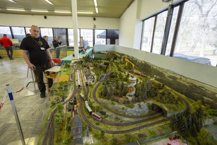 Olomouckou Floru zaplavily modely lodí, vláčků, letadel i stavební a vojenské techniky