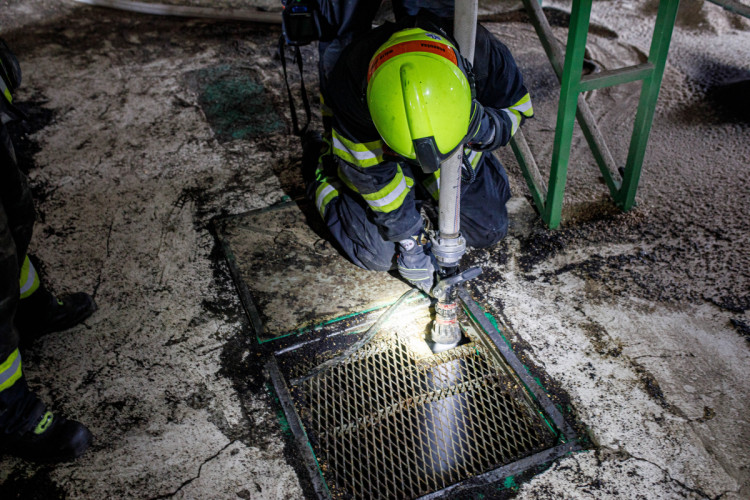 Požár uvnitř sila v Dobrušce