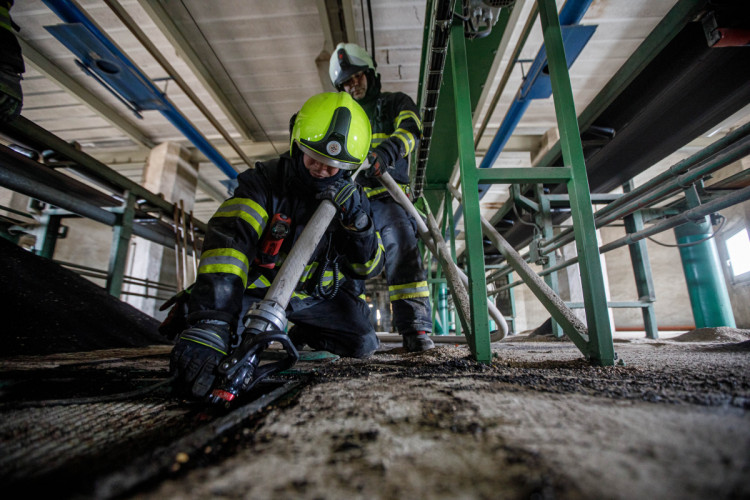 Požár uvnitř sila v Dobrušce