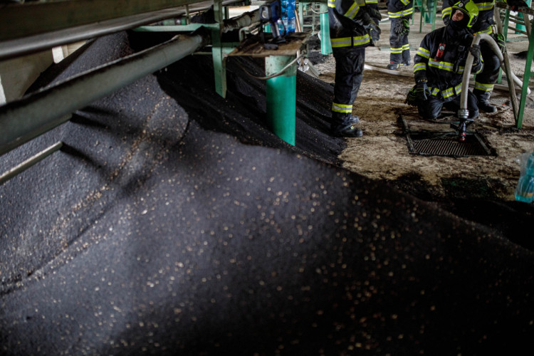 Požár uvnitř sila v Dobrušce