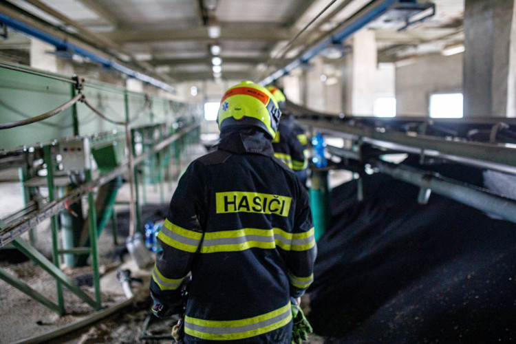 Požár uvnitř sila v Dobrušce