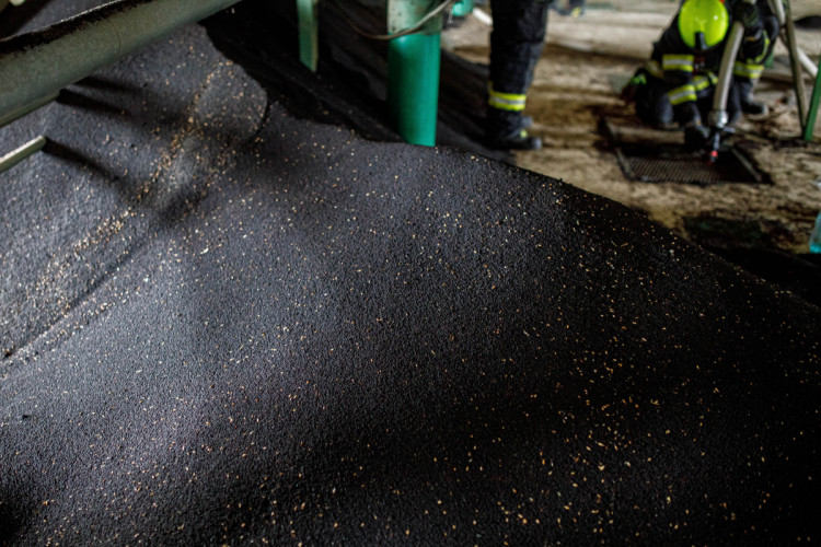 Požár uvnitř sila v Dobrušce