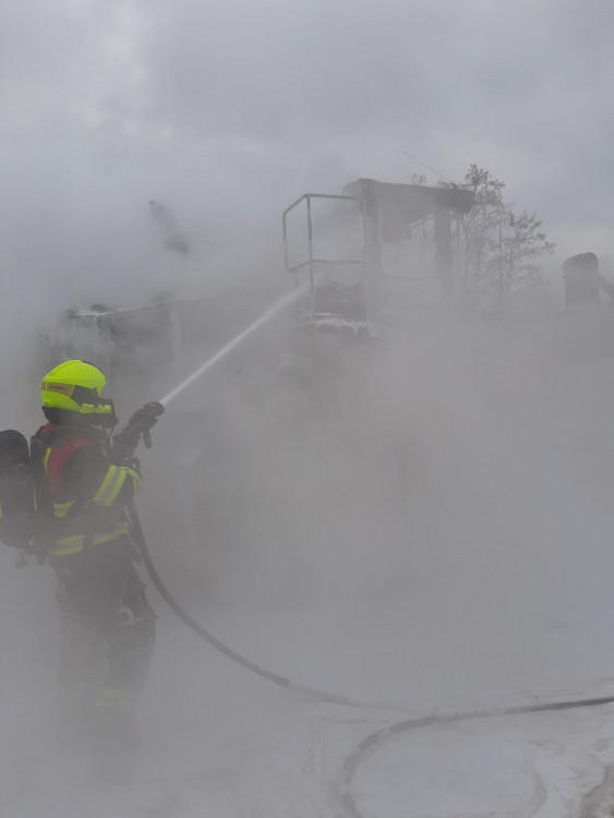 FOTOGALERIE: Požár kolového nakladače