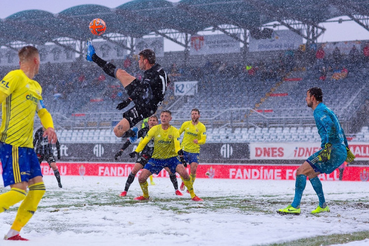 Pokus Daniela Haise z druhého poločasu. 
