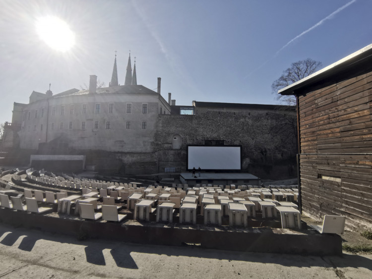 Letní kino v Olomouci prošlo rekonstrukcí. Hlediště ještě čekají úpravy