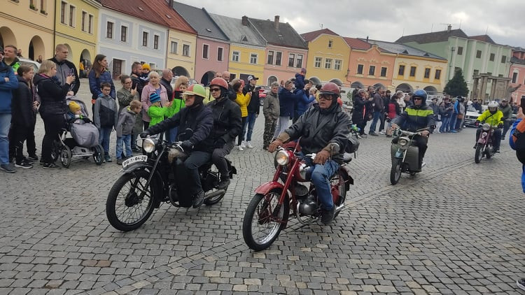 FOTOGALERIE: Jízda veteránů z Přerova na Helfštýn