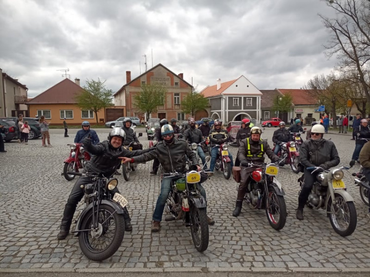 FOTOGALERIE: Jízda veteránů z Přerova na Helfštýn