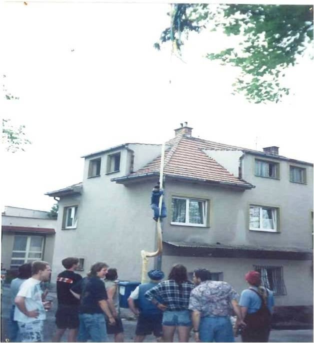 Rok 2000, foto: Společenstvo vykalenejch hřebíků