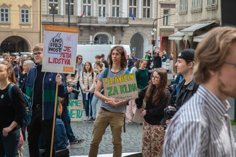 FOTOGALERIE: Studenti v Praze stávkovali za klima. Nejít do školy, nám přijde adekvátní, říká jejich mluvčí
