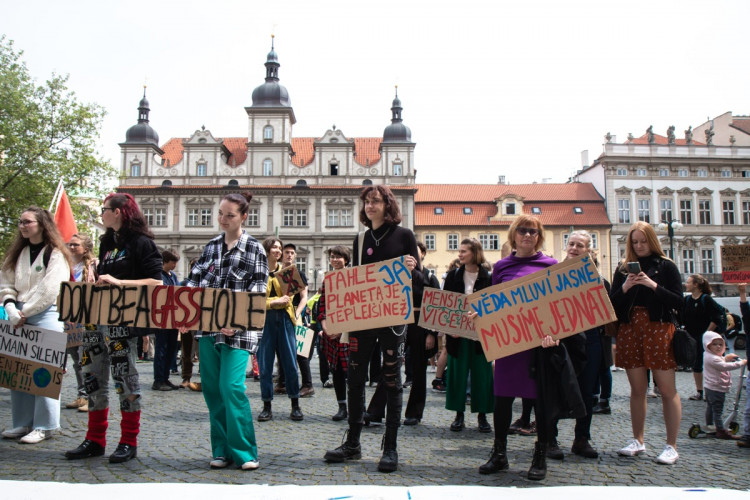 FOTOGALERIE: Studenti v Praze stávkovali za klima. Nejít do školy, nám přijde adekvátní, říká jejich mluvčí