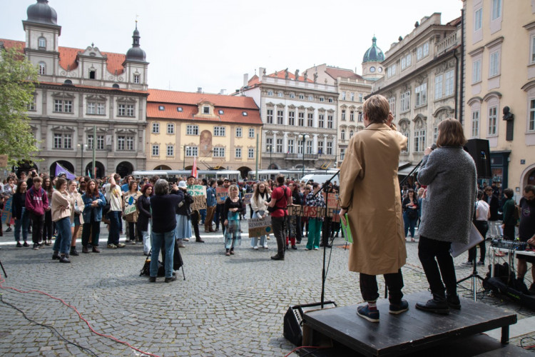 FOTOGALERIE: Studenti v Praze stávkovali za klima. Nejít do školy, nám přijde adekvátní, říká jejich mluvčí