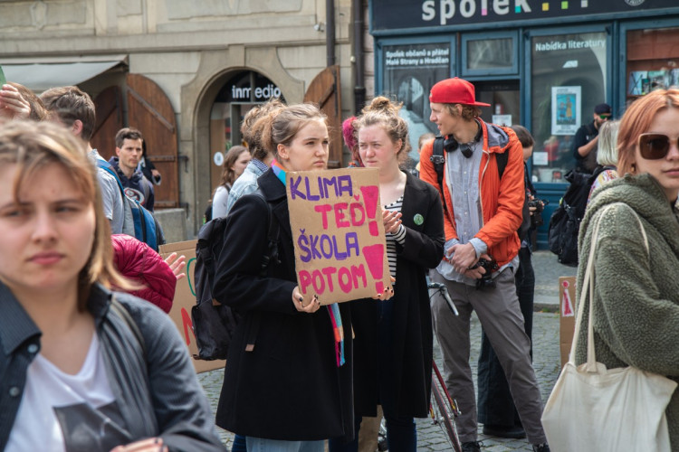 FOTOGALERIE: Studenti v Praze stávkovali za klima. Nejít do školy, nám přijde adekvátní, říká jejich mluvčí