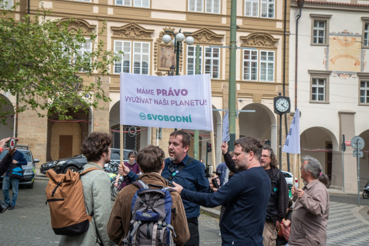 FOTOGALERIE: Studenti v Praze stávkovali za klima. Nejít do školy, nám přijde adekvátní, říká jejich mluvčí