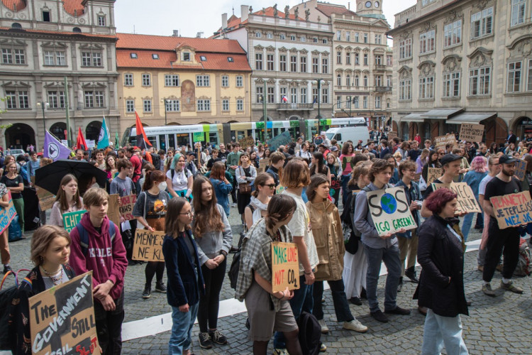 FOTOGALERIE: Studenti v Praze stávkovali za klima. Nejít do školy, nám přijde adekvátní, říká jejich mluvčí
