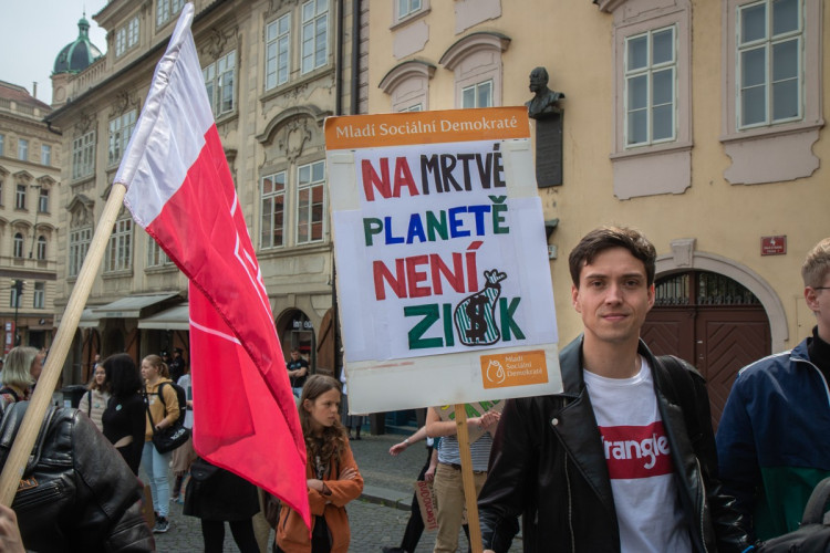 FOTOGALERIE: Studenti v Praze stávkovali za klima. Nejít do školy, nám přijde adekvátní, říká jejich mluvčí