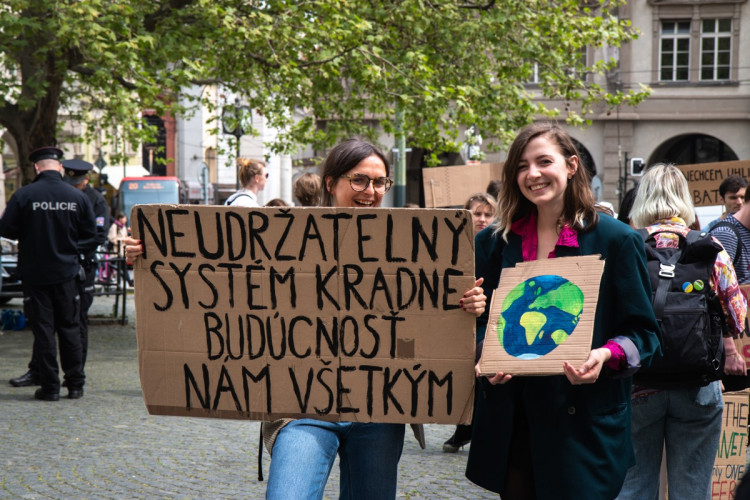 FOTOGALERIE: Studenti v Praze stávkovali za klima. Nejít do školy, nám přijde adekvátní, říká jejich mluvčí