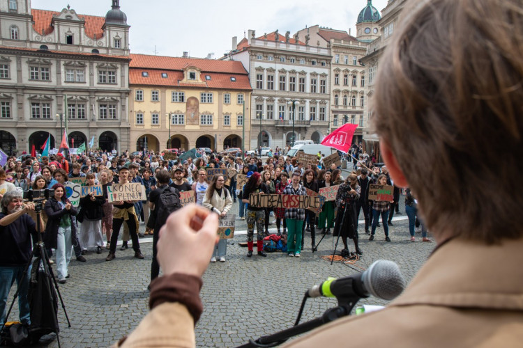 FOTOGALERIE: Studenti v Praze stávkovali za klima. Nejít do školy, nám přijde adekvátní, říká jejich mluvčí