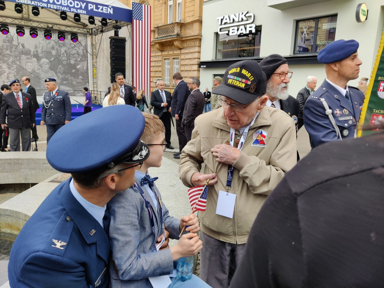 FOTOGALERIE: Vzpomínkový akt z pomníku Díky, Ameriko