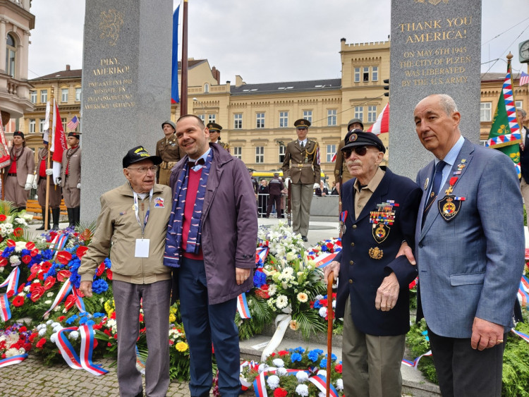 George Thompson, ministr kultury Martin Baxa, Louis Gihoul a Luc Rensonnet