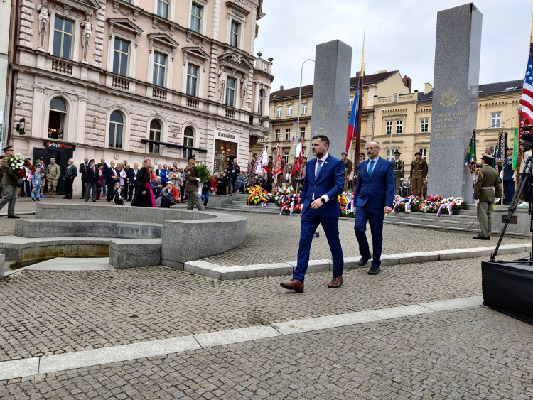 FOTOGALERIE: Vzpomínkový akt z pomníku Díky, Ameriko