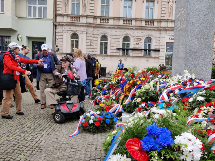 FOTOGALERIE: Vzpomínkový akt z pomníku Díky, Ameriko