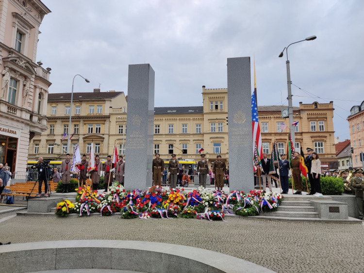 FOTOGALERIE: Vzpomínkový akt z pomníku Díky, Ameriko