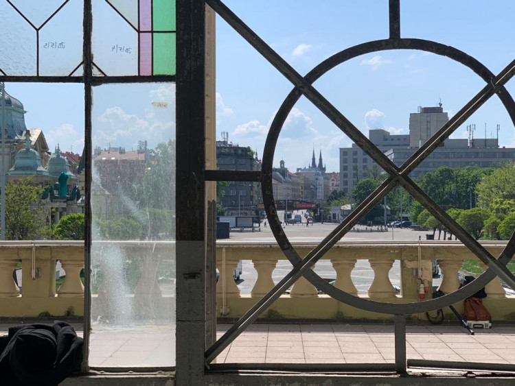 FOTOGALERIE: Podívejte se do Průmyslového paláce, kde probíhá rekonstrukce