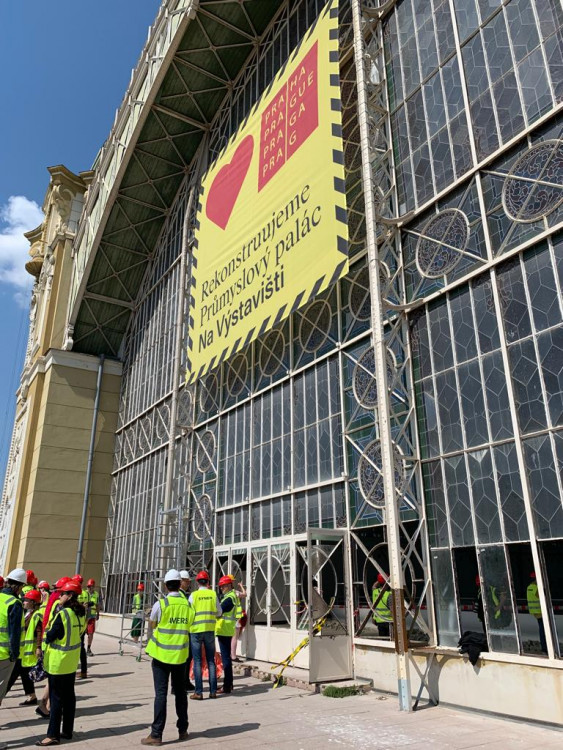 FOTOGALERIE: Podívejte se do Průmyslového paláce, kde probíhá rekonstrukce