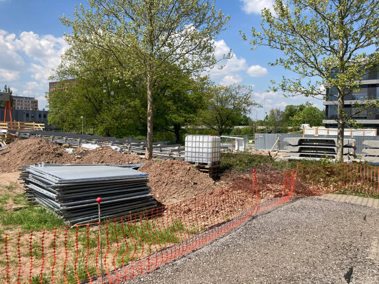 Stavba lávky přes Labe v Hradci Králové