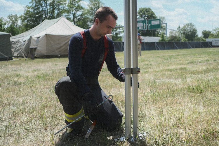 FOTOGALERIE: Z nádraží do stanů. Podívejte se, kde budou spát uprchlíci z Ukrajiny