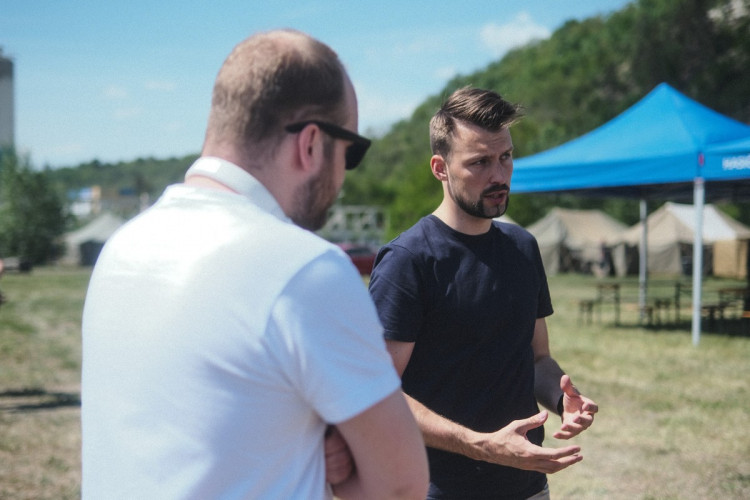 FOTOGALERIE: Z nádraží do stanů. Podívejte se, kde budou spát uprchlíci z Ukrajiny