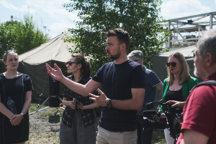 FOTOGALERIE: Z nádraží do stanů. Podívejte se, kde budou spát uprchlíci z Ukrajiny
