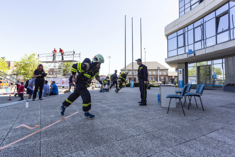 Tažení figuríny a 315 schodů. Hasiči změřili síly na závodech v Olomouci