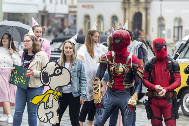 Desátému olomouckému majálesu vládne královský pár ze Stardance