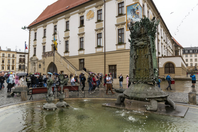 Desátému olomouckému majálesu vládne královský pár ze Stardance