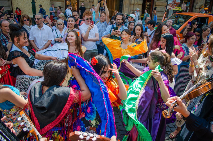 FOTOGALERIE: Centrem Prahy prošel průvod stovek Romů. Podívejte se