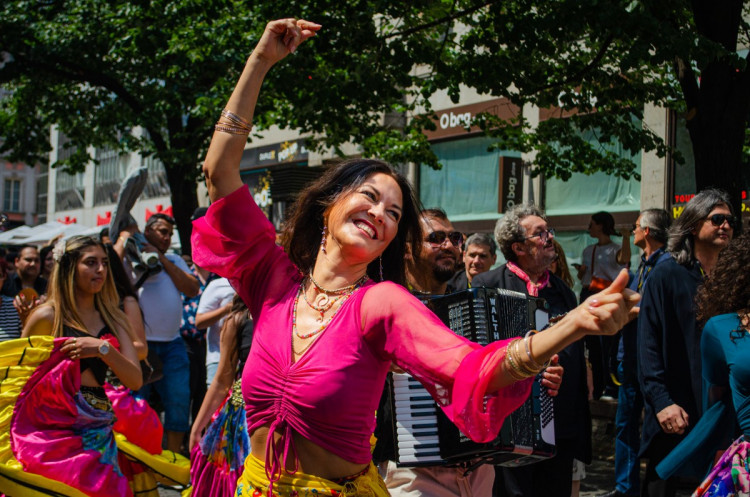 FOTOGALERIE: Centrem Prahy prošel průvod stovek Romů. Podívejte se