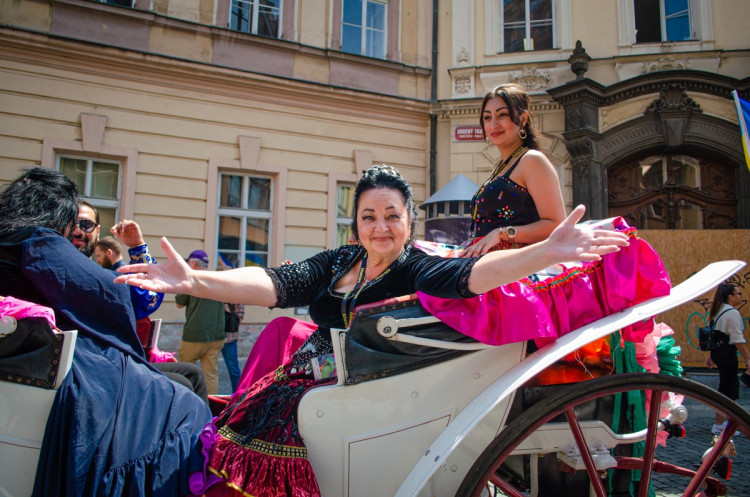 FOTOGALERIE: Centrem Prahy prošel průvod stovek Romů. Podívejte se