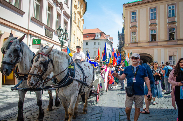 FOTOGALERIE: Centrem Prahy prošel průvod stovek Romů. Podívejte se
