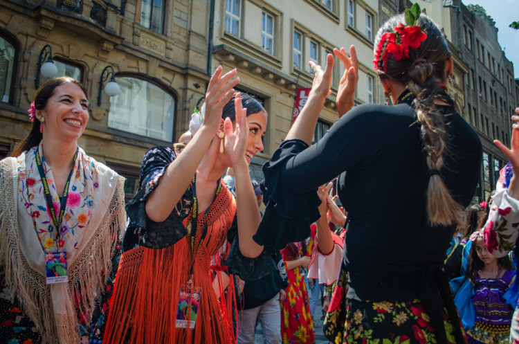 FOTOGALERIE: Centrem Prahy prošel průvod stovek Romů. Podívejte se