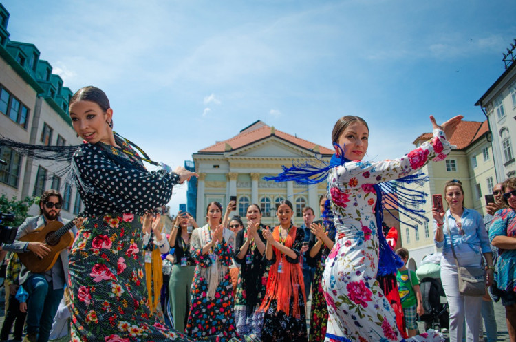 FOTOGALERIE: Centrem Prahy prošel průvod stovek Romů. Podívejte se