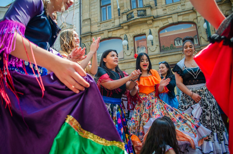 FOTOGALERIE: Centrem Prahy prošel průvod stovek Romů. Podívejte se