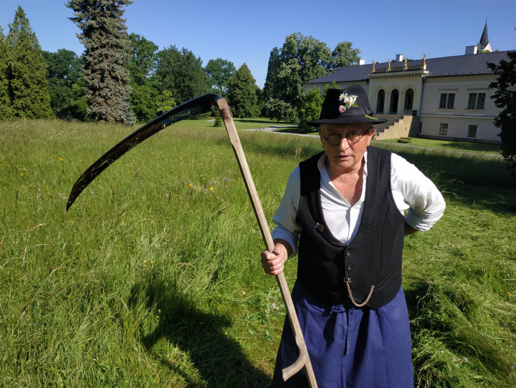 FOTOGALERIE: Zámecky sečeni lóke v Čechách pod Kosířem