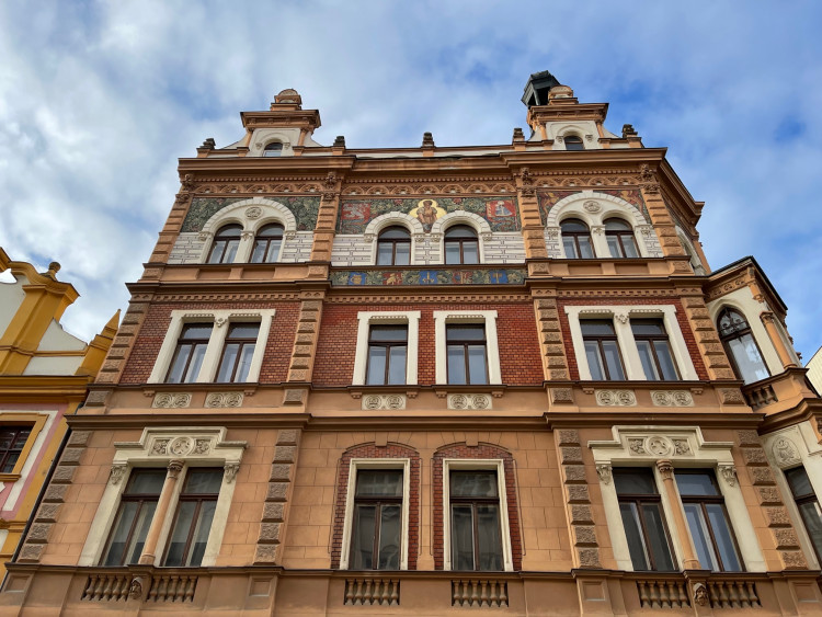 FOTOGALERIE: Alšovy domy v Plzni