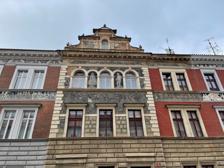 FOTOGALERIE: Alšovy domy v Plzni