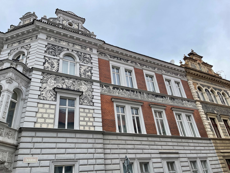 FOTOGALERIE: Alšovy domy v Plzni