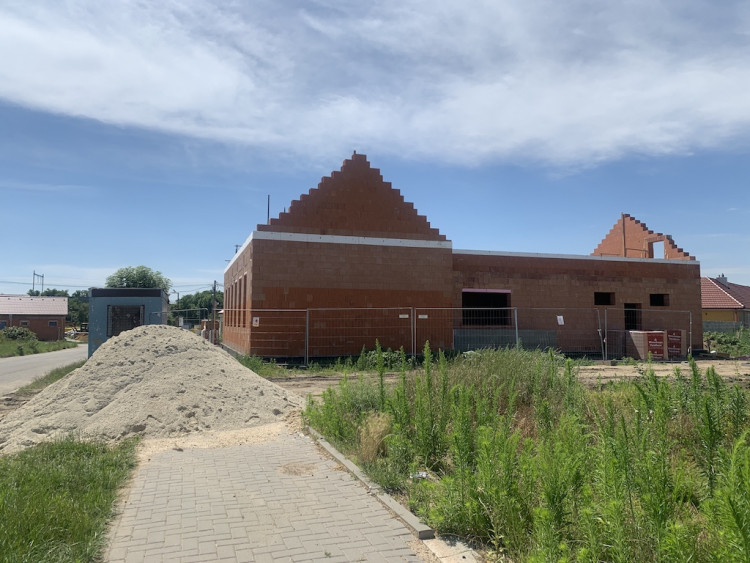 V Hruškách se staví nové domy