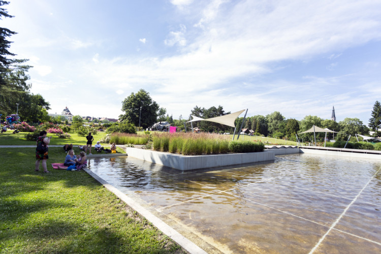 Tisíce květů, přednášky a muzika. Olomoucké rozárium slaví padesáté výročí